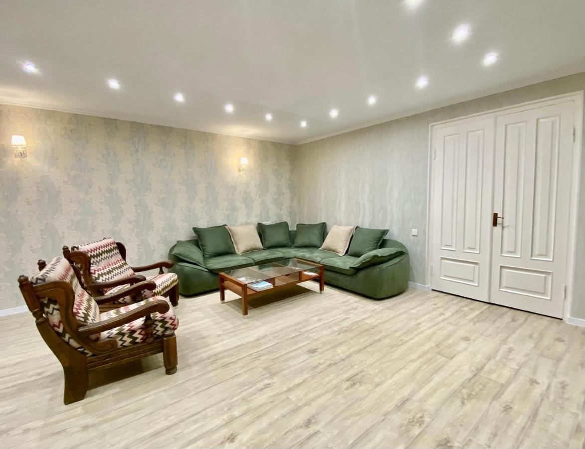 Spacious Dinamo Apartment Tbilisi Zewnętrze zdjęcie